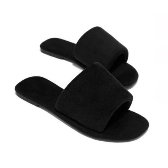 !! NEW !! Super Soft Slide Sandals in Black - Picture 7 of 9